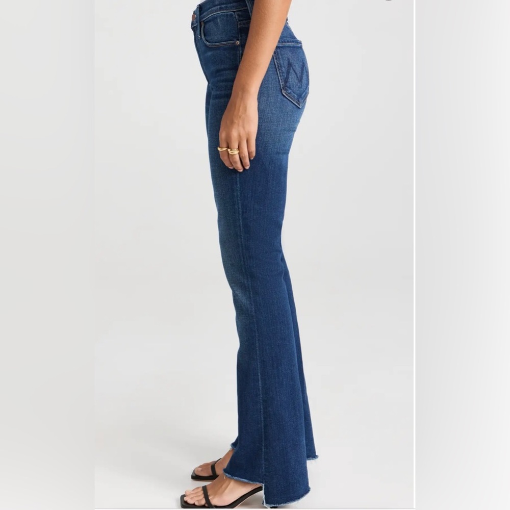 The mother runaway step fray jeans in leaps and bounds